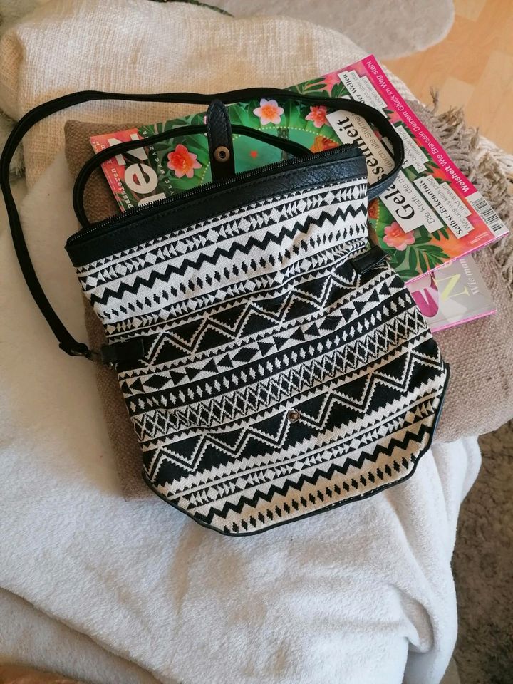 Tasche Hippie Boho Muster neu Trend schwarz weiß Umhängetasche in Germersheim