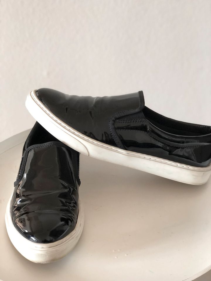 Kiomi Schuhe schwarz Lackleder 40 slipper loafer Budapester in Frankfurt am Main