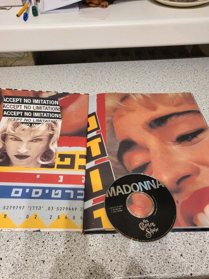 Madonna Buch mit CD in Neuss