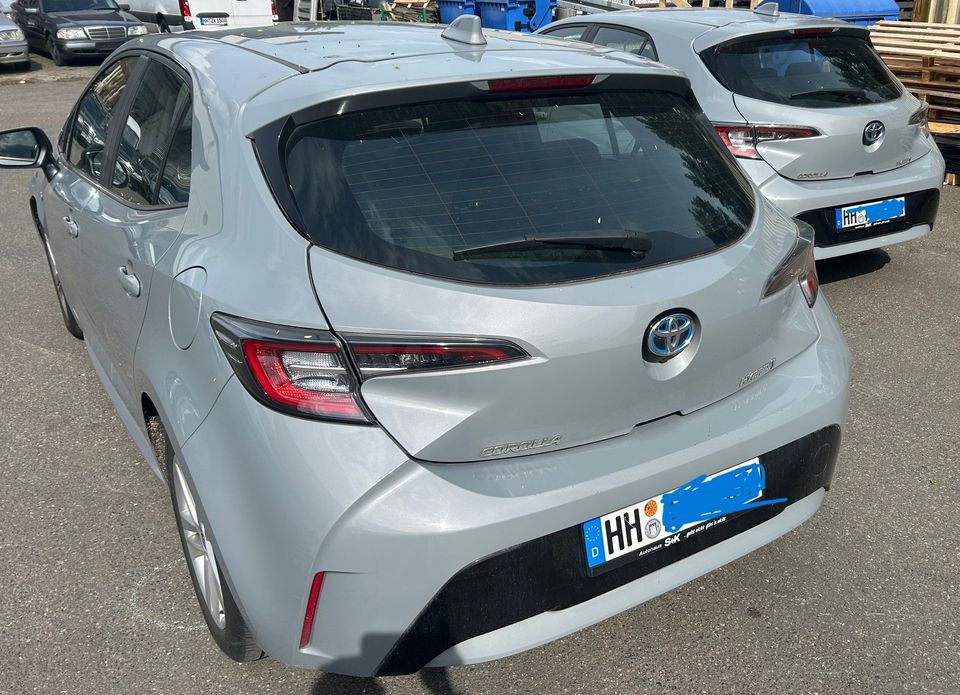 2 x TOYOTA COROLLA 1,8 Hibrid Automatik RFK LED Klima in Hamburg