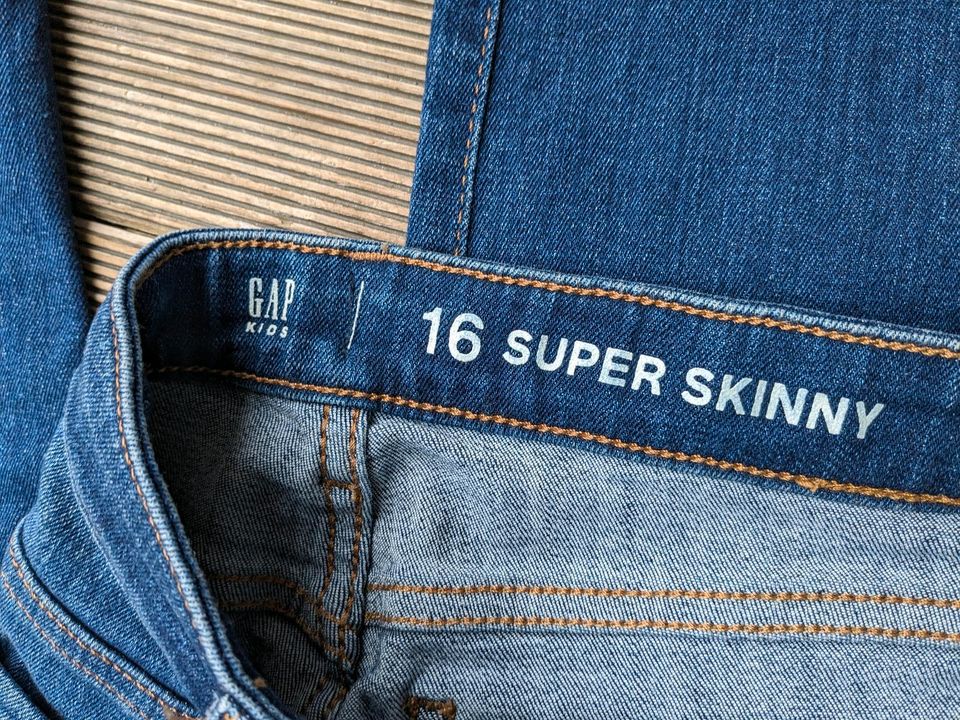 NEU GAP super skinny Jeans Gr. 176 dunkelblau mit elasthan in Grafing bei München