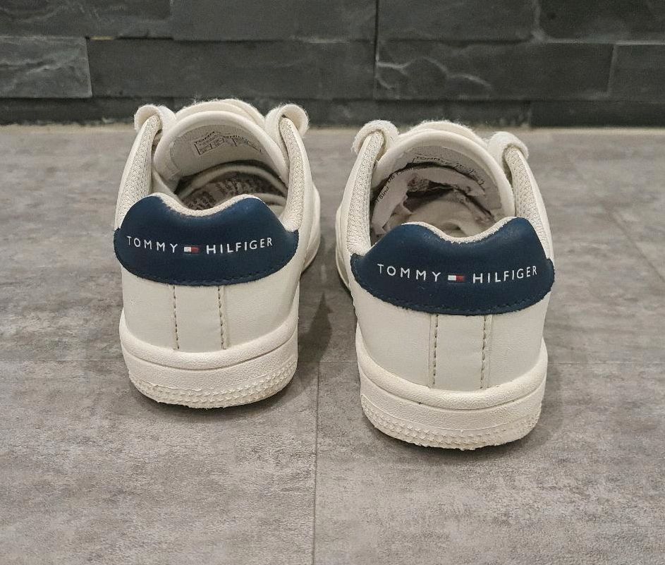 TOMMY HILFIGER Kinder Schuhe Sneaker Sportschuhe weiß Gr. 28 in Neukirchen