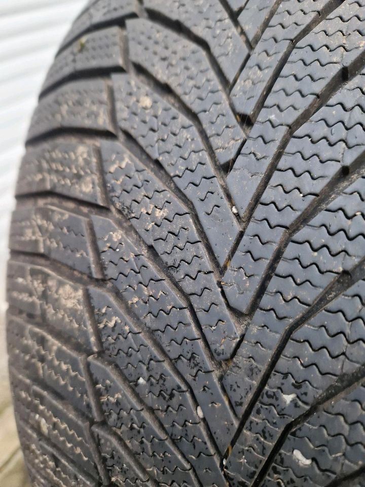 3 Winterreifen 275/40 R19 in Wilthen