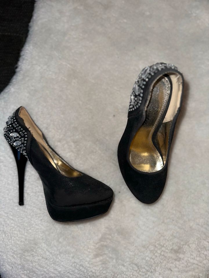 Verkaufe elegante High Heels in Schwarz in Vellmar