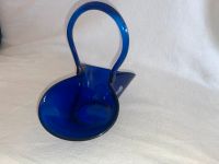 Vintage blauer Glas Korb mit Henkel, schlicht Brandenburg - Stahnsdorf Vorschau