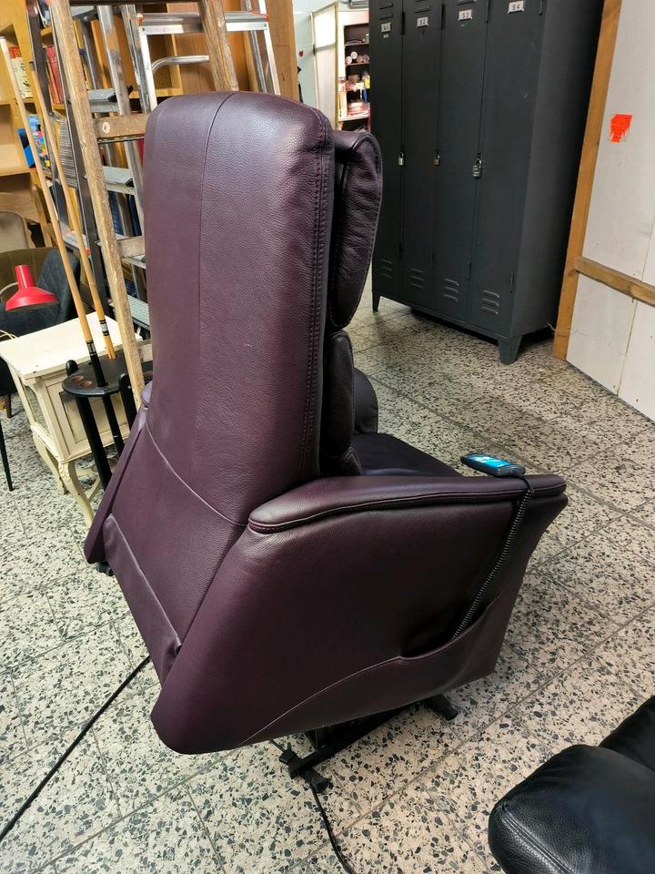 Himolla Cumulus Sessel Relaxsessel Aufstehhilfe in Aubergine in Berlin