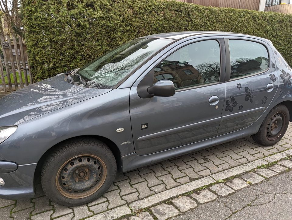 Peugeot 206 in Nürnberg (Mittelfr)