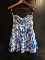 Trägerloses Kleid weiß/blau Blumenmuster Rheinland-Pfalz - Mülheim-Kärlich Vorschau