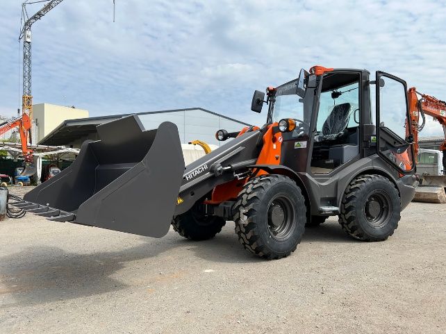 Radlader ZW 75-6 Hitachi Kompaktlader + Schaufel, Gabel gebraucht Hoftrac Hofschlepper in Rednitzhembach