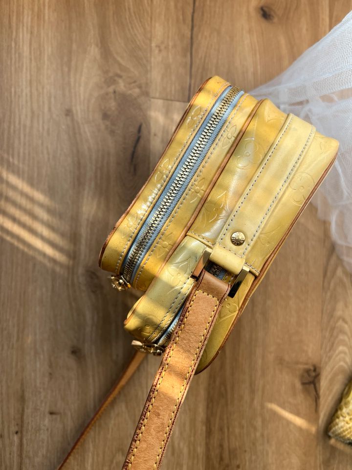 Louis Vuitton Wooster Amazon Crossbody Tasche vernis gelb lv in Essen