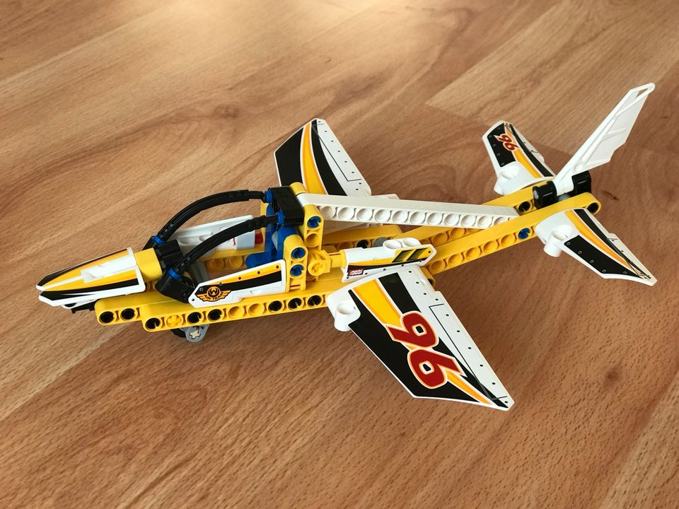 LEGO Technic Modell 42044 Jet - 2 Modelle möglich in Berlin