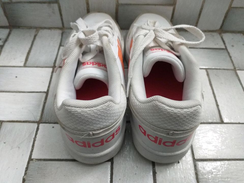 Schuhe Sneaker Adidas Gr. 34 in Bayern - Regensburg | Gebrauchte  Kinderschuhe Größe 34 kaufen | eBay Kleinanzeigen ist jetzt Kleinanzeigen