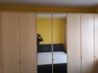 Kleiderschrank hell(beige?), länge 5,10m, höhe 2,36m, tiefe 60cm Rheinland-Pfalz - Sinzig Vorschau