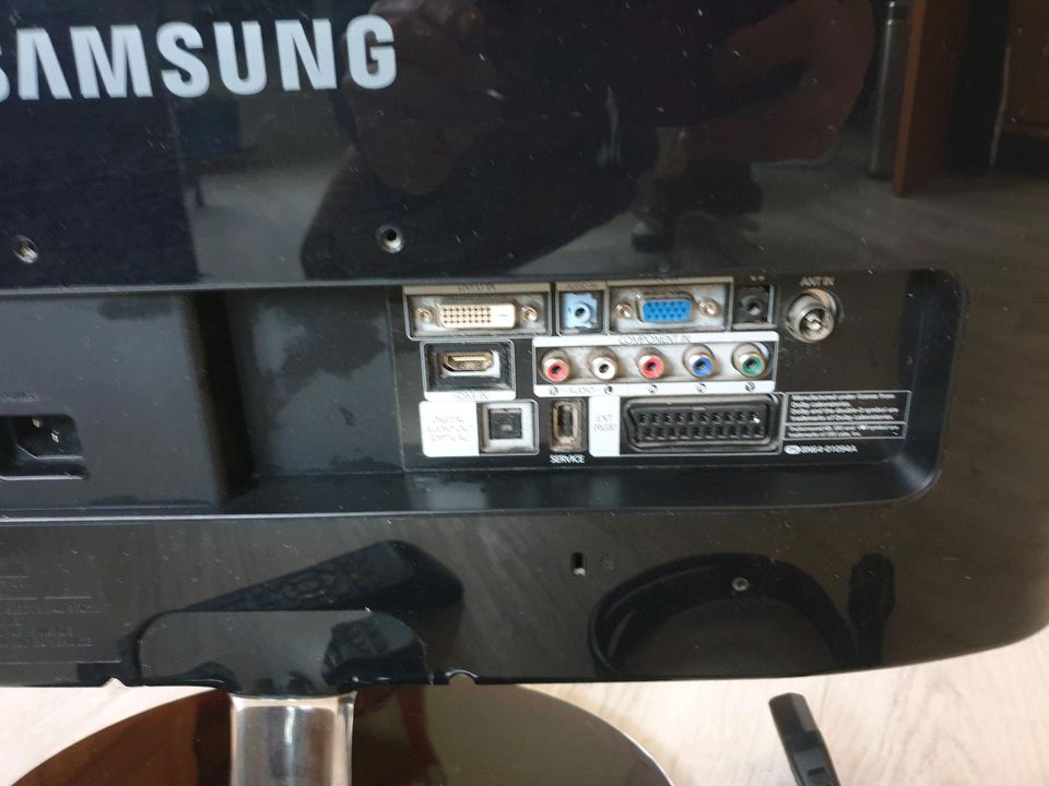 Samsung Syncmaster P2470HD Monitor TV HDMI DVI VGA in Berlin