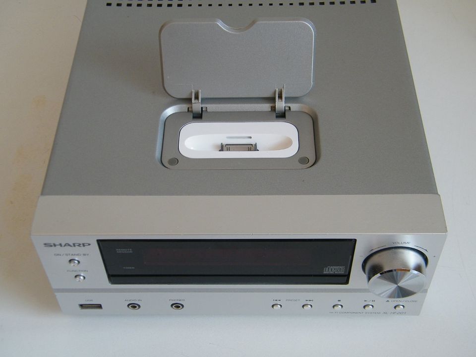 Sharp XL-HF201PH CD/AUX/USB/Radio /iPhone/iPod Dockingstation in München