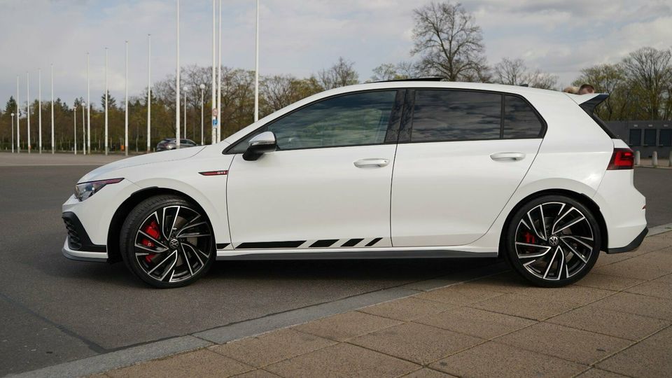 VW Golf 8 GTI Clubsport Autovermietung Mietwagen Automieten Rent a car in Berlin