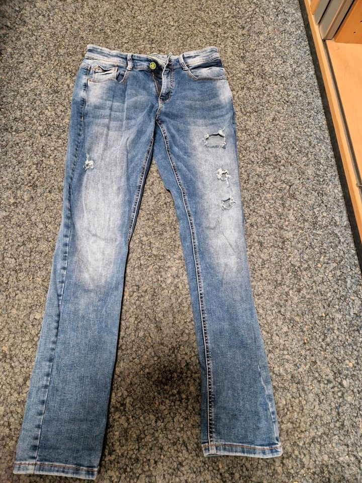 Jeans "used"-Look von s.oliver Gr. 176 in Petersaurach