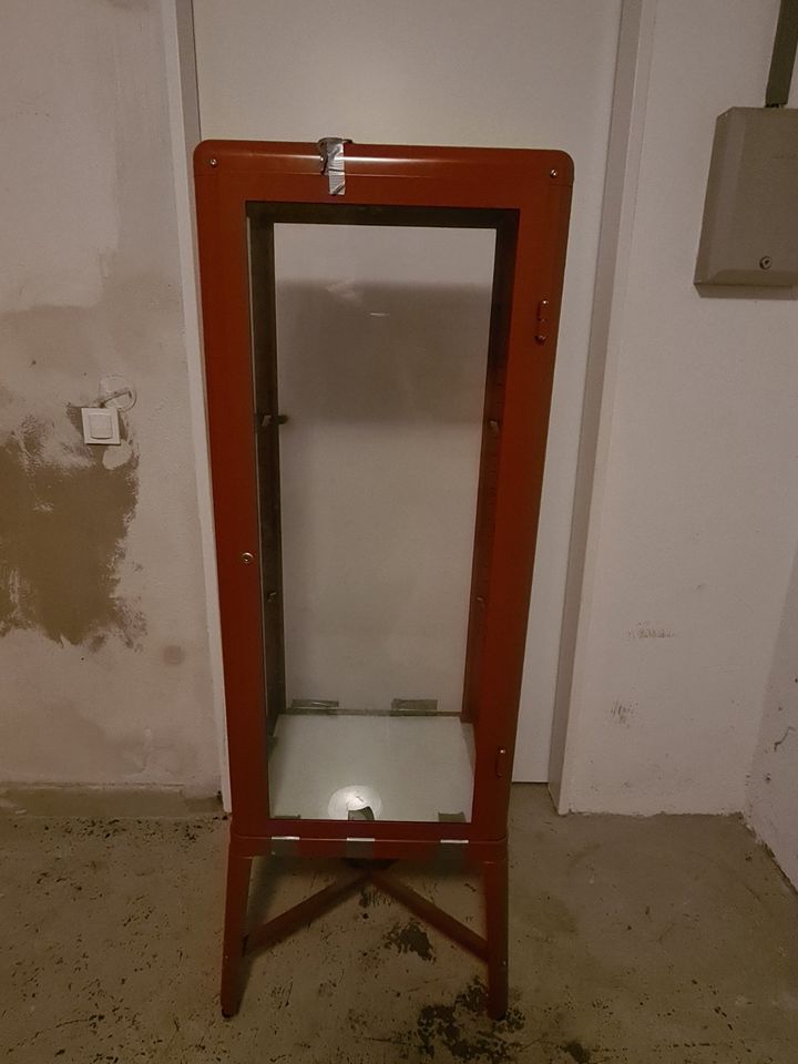 IKEA Vitrine braun mit Glasböden in Freiburg im Breisgau