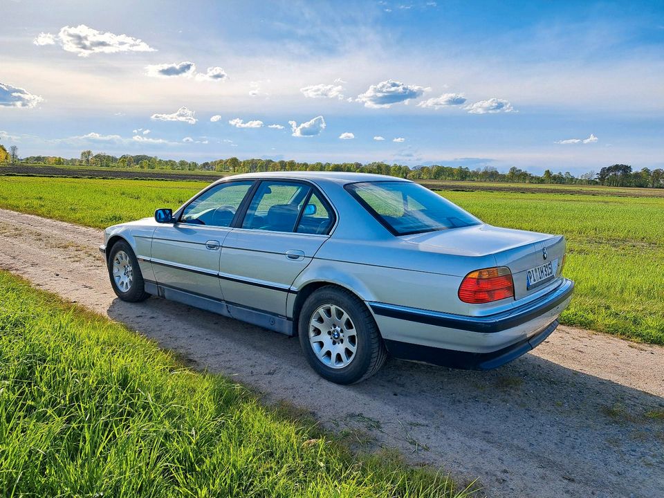 BMW 735i V8 E38 EZ 12/96 247tkm Leder in Helvesiek