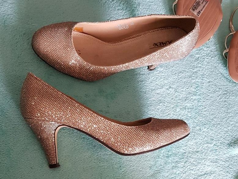 2 Paar goldene Schuhe in Hamburg