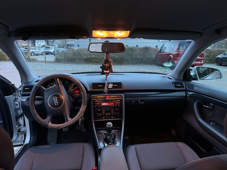 Audi A4 2.0 Benzin TÜV noch 20 Monate in Ludwigsburg