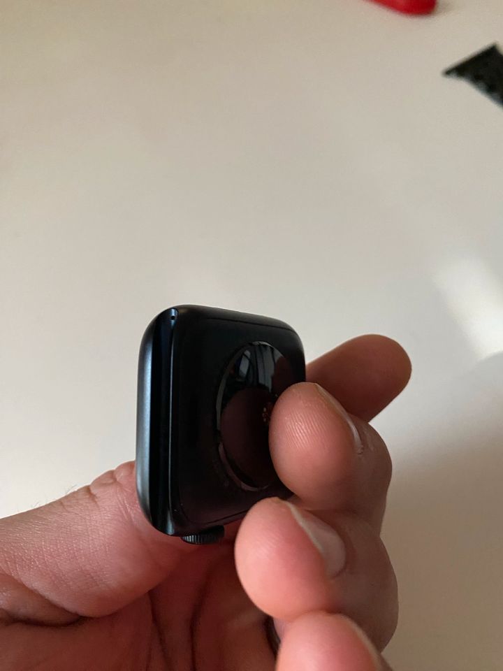 Apple Watch SE 2. Generation 44mm Midnight in Saarburg