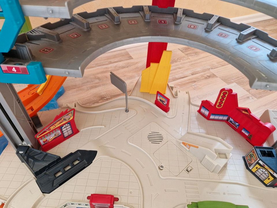 Hot Wheels Megacity Parkgarage Hai Licht- und Soundeffekte funkti in Giesen