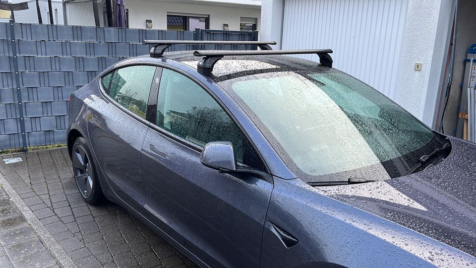 Tesla Model S 3 Y Dachträger und Dachbox mieten oder Skibox in Düren