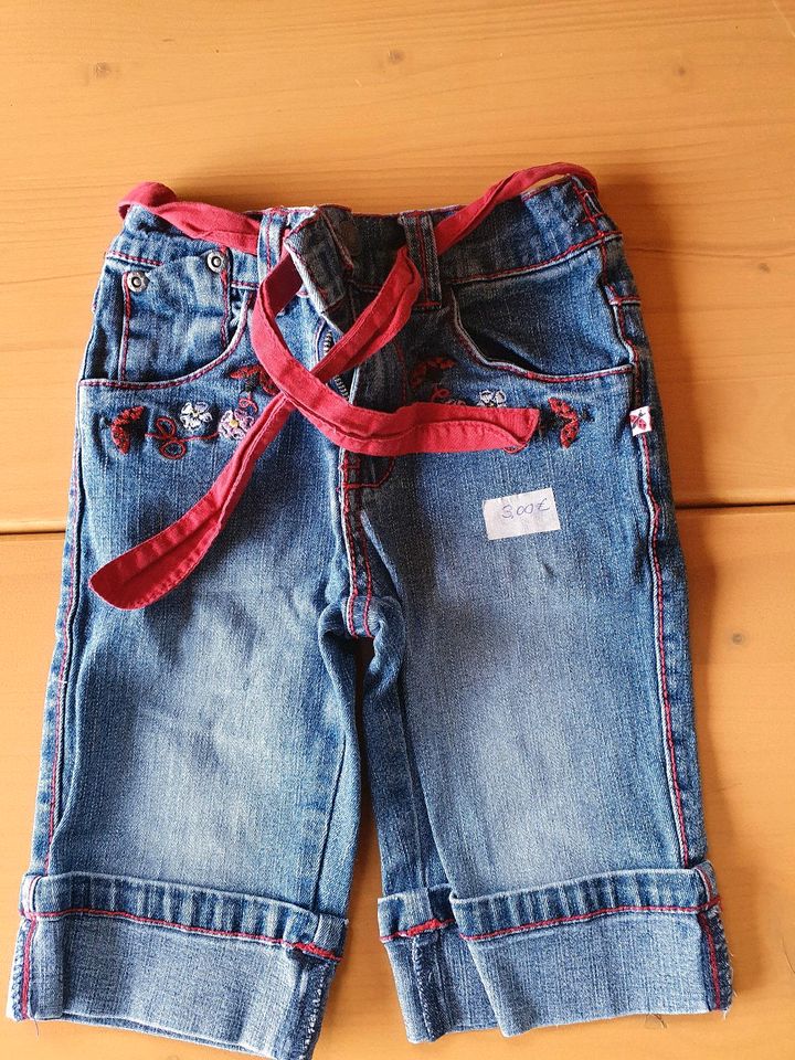 Jeans Gr. 80 aber eher Gr 74 mit Stickerei in Tettnang