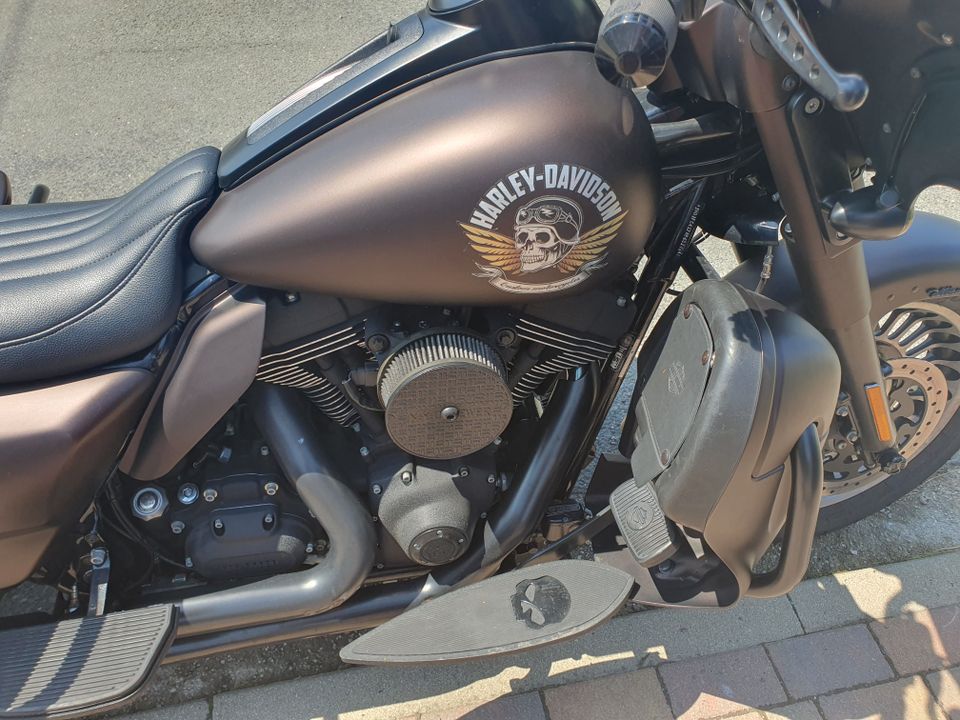 Harley Davidson FLH Ultra Glide in Wünschendorf