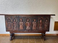 Antike Kommode mit geistlicher Holzschnitzerei Baden-Württemberg - Obersulm Vorschau
