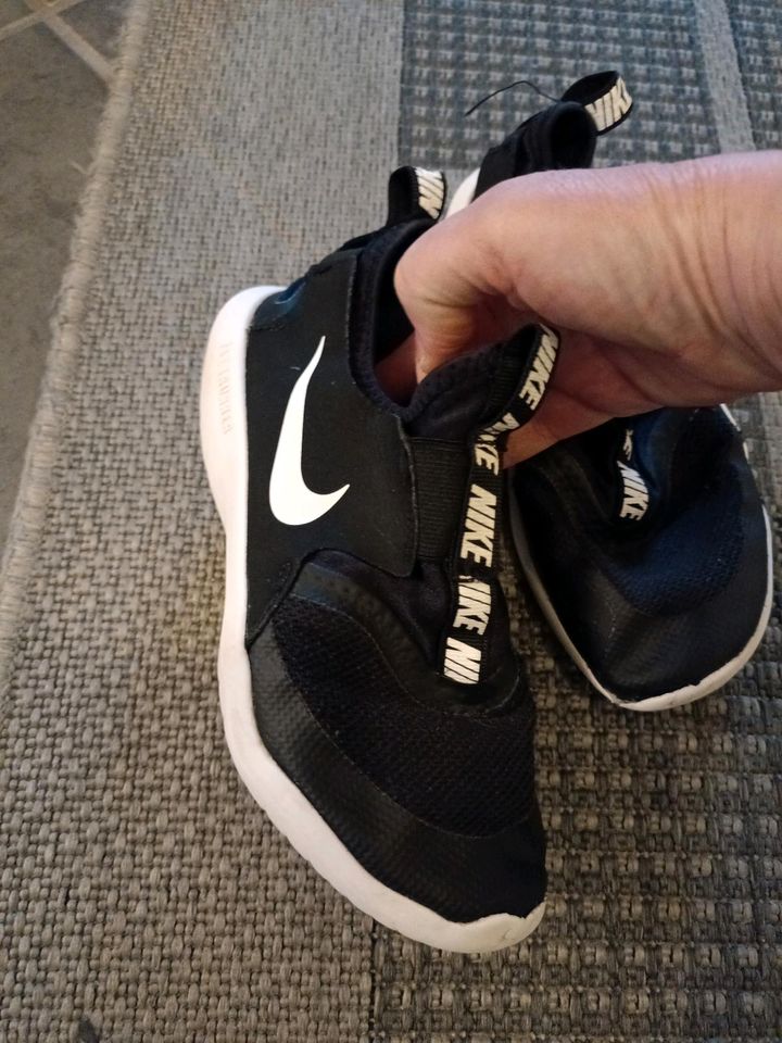 Sneaker gr.35 Nike in Hof (Saale)