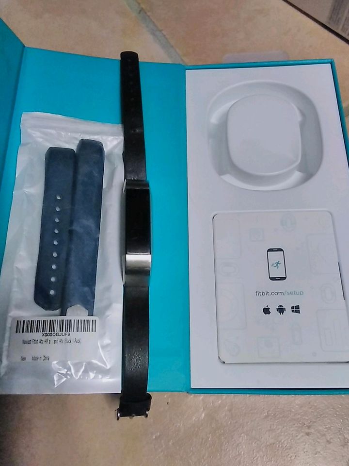 Fitbit Alta schwarz S/M Fitnesstracking in Garbsen