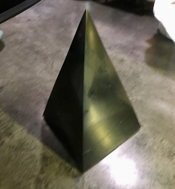 Schungit / Shungite , Pyramide "Goldener Schnitt"  SONDERPREIS in Ganderkesee