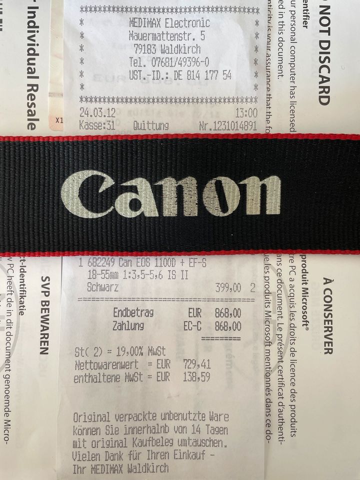 CANON EOS 1100D mit Zubehör (Blitz, Tasche, etc.) in Emmendingen