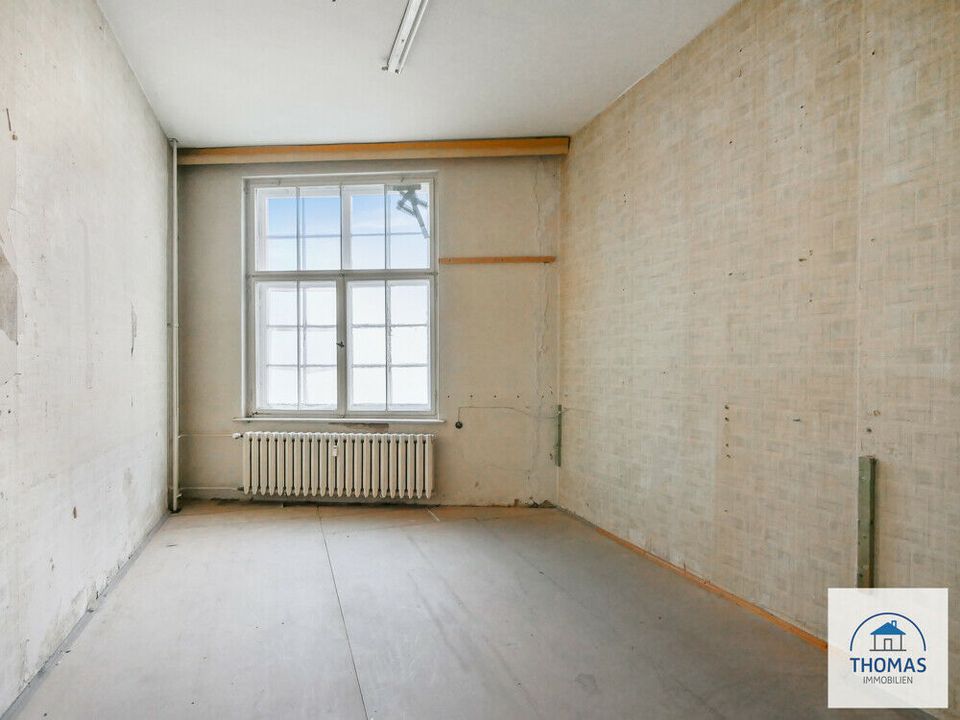 Denkmalgeschützte Gewerbeeinheit in Sebnitz: 650 m², 3 Hallen, Lager, Büro, Laderampe, Parkplätze in Sebnitz