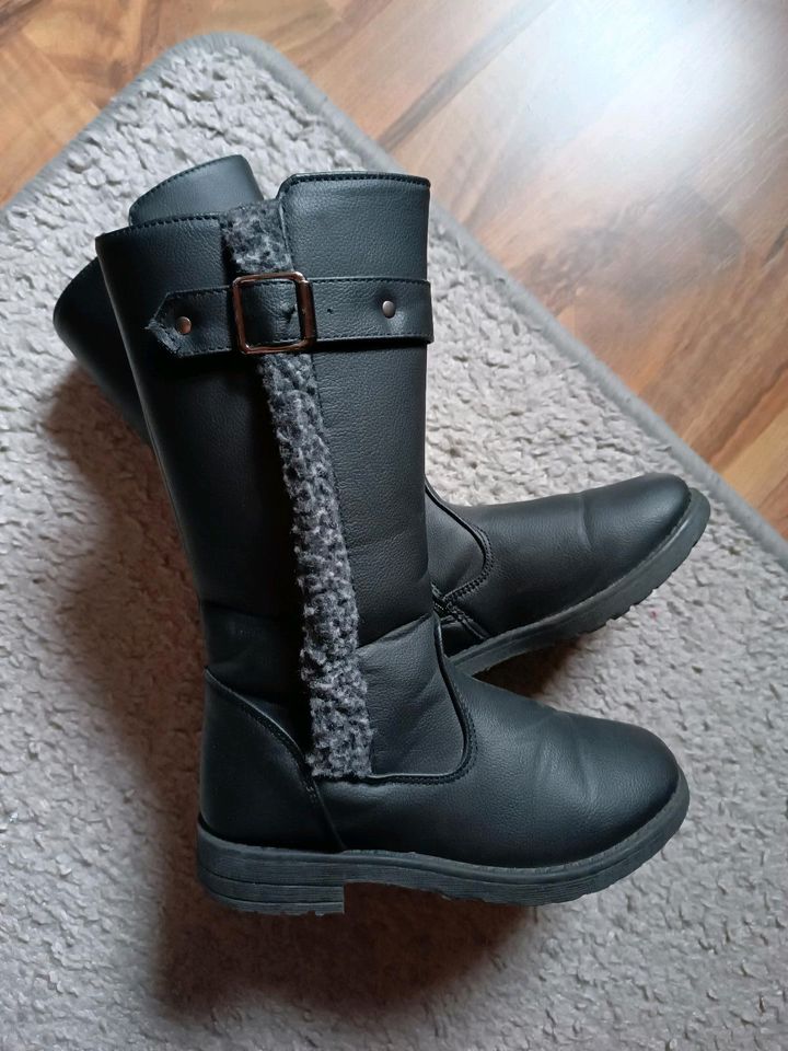 Mädchen Stiefel 30/31 in Wattenheim