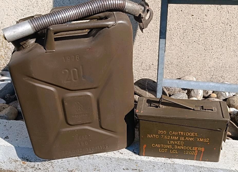 Bundeswehr Kanister Armee Munitionsbox Metall in Neu Ulm
