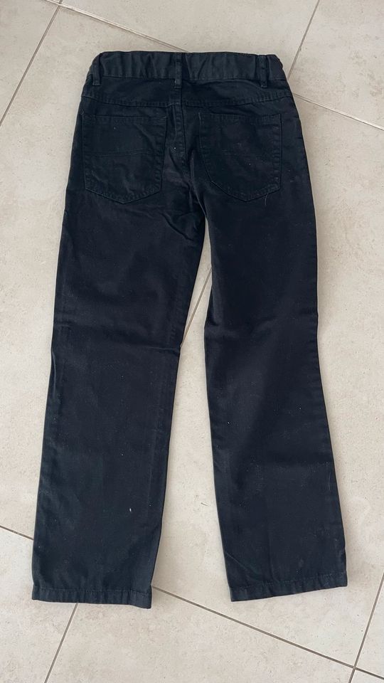 Jeans Schwarz C&A  Größe 134 in Eltville