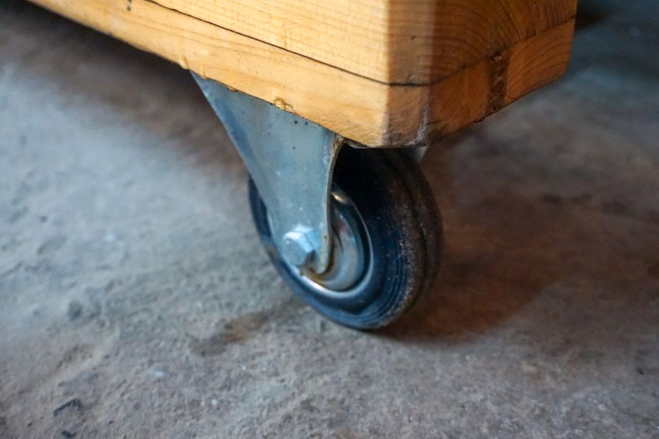 Rustikaler Holztisch mit Beton- und Eichenbeistelltisch 120x80cm in Willich