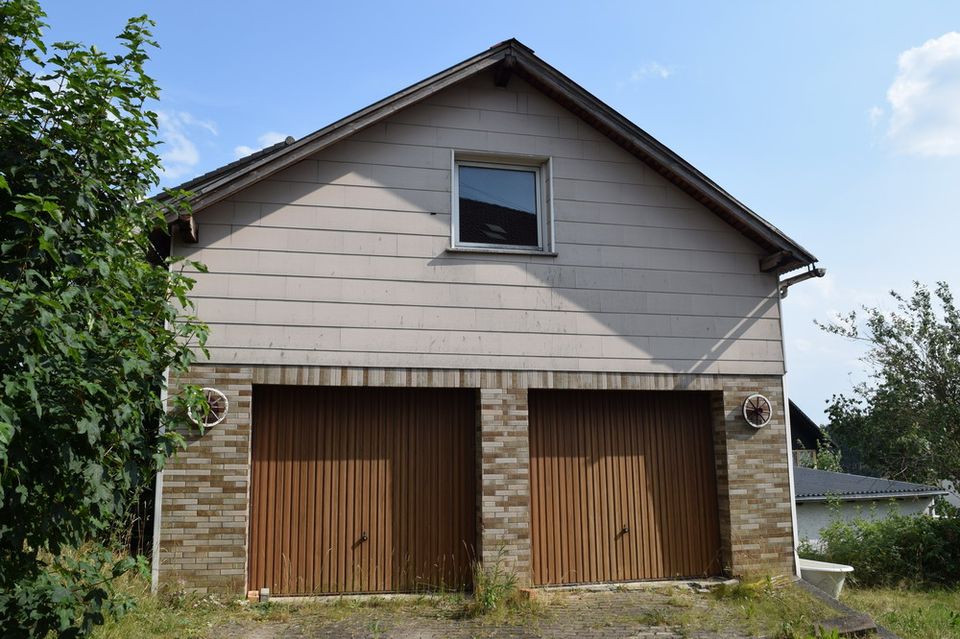 Mehrfamilienhaus mit Doppelgarage und Garten in Steinbach