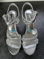 Sandaletten, Strass, Silber, Gr. 39 NEU Queen Tina. Bayern - Holzkirchen Vorschau