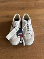 Neue Tommy Hilfiger Sneaker, Gr.42 Nordrhein-Westfalen - Erftstadt Vorschau