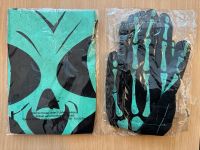 Maske + Skelett-Handschuhe Halloween Beilage aus alter Micky Maus Bayern - Großheubach Vorschau