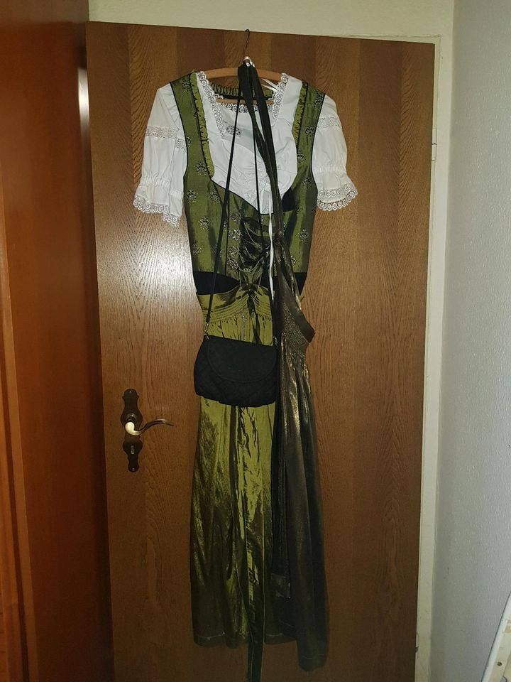 Festtags Dirndl in Mönchengladbach