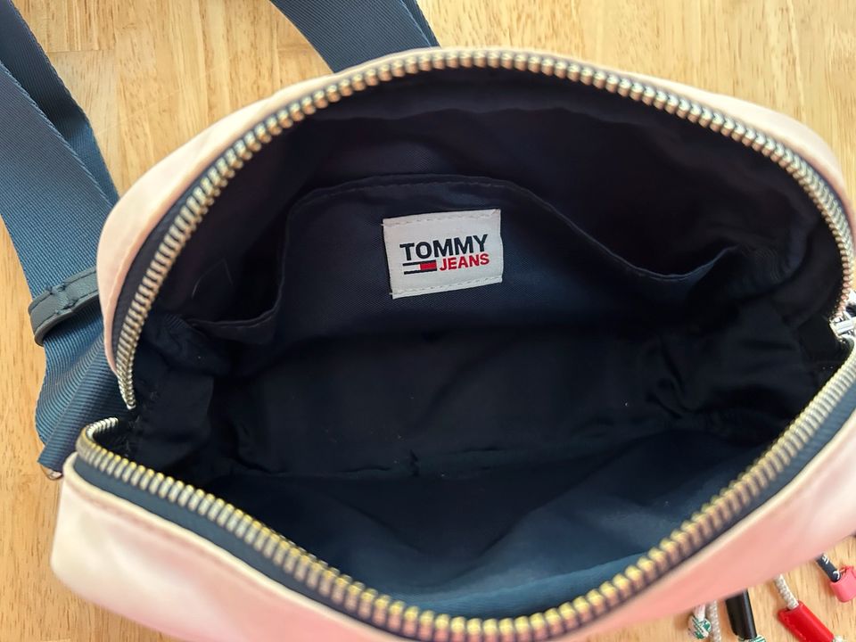Tommy Hilfiger Jeans Tasche Umhängetasche rosa cross body klein in München