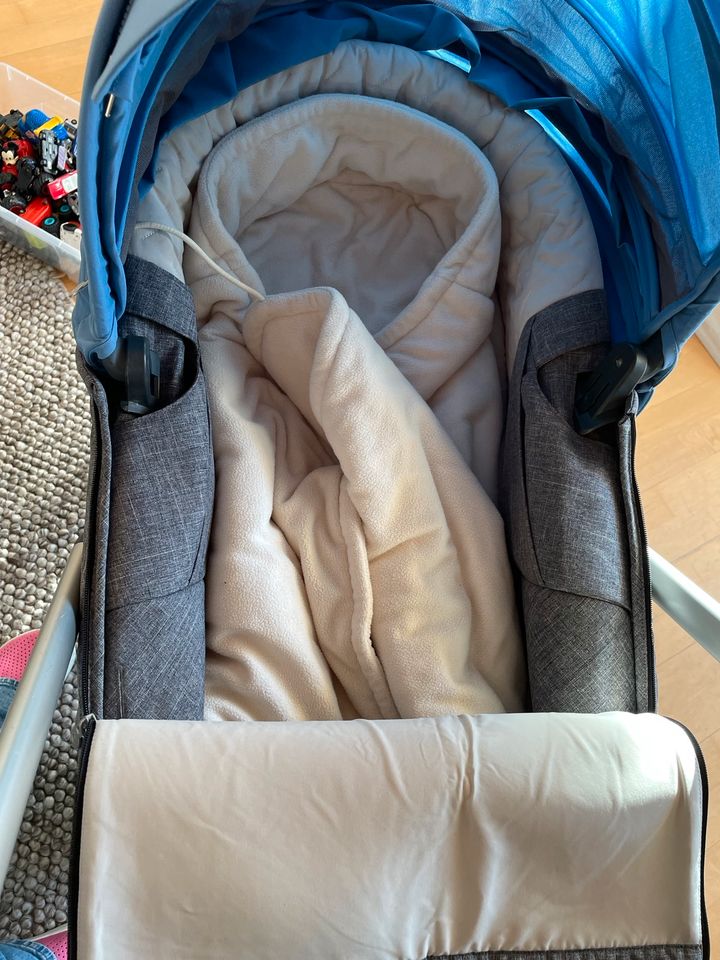 Stokke Kinderwagen mit Zubehör in Ostfildern