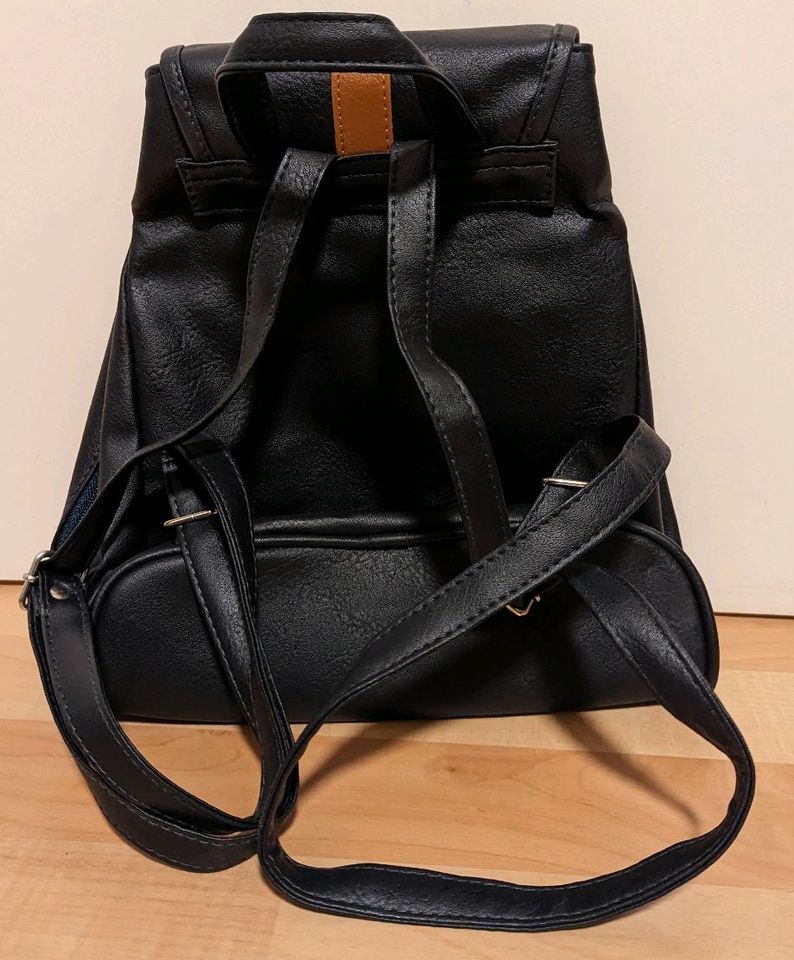 Damen-Rucksack/Handtasche aus schickem Kunstleder in Vlotho