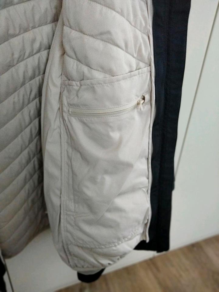 Regenfeste Damenjacke CMP ungetragen Gr. 40 schwarz (innen beige) in Laufen