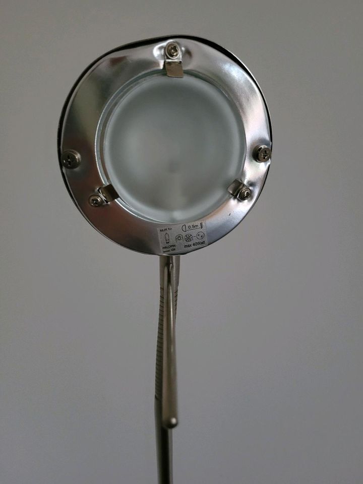 Stehlampe Halogen in Silber von Trioleuchten in Wiesbaden